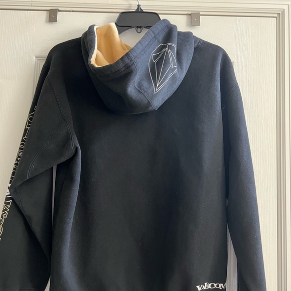 Volcom Pullover Hoodie. Black/Tan. Size small. Great used condition. - Picture 5 of 6